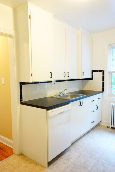 Building Photo - 8210 Greenwood Ave