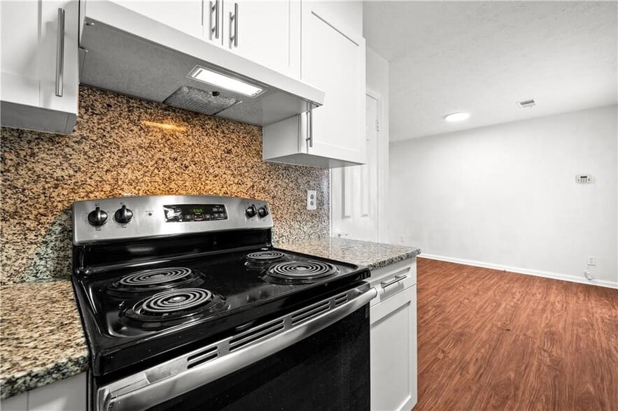 Building Photo - 151 Old Ferry Way