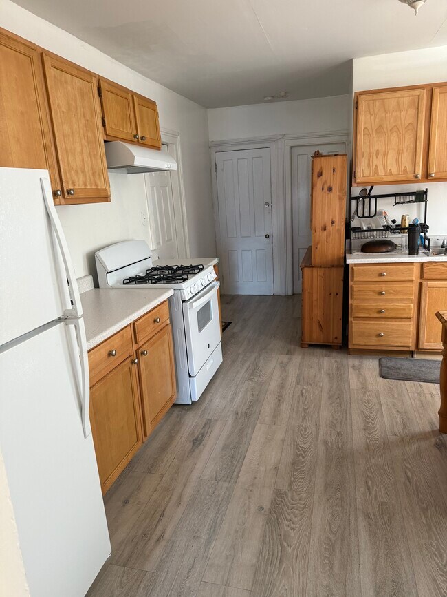 Building Photo - 44 Lee Ave