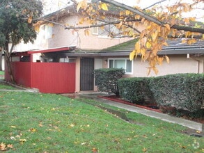 Building Photo - Townhouse condo Hillsdale Oaks
