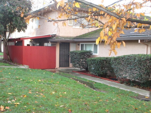 Primary Photo - Townhouse condo Hillsdale Oaks