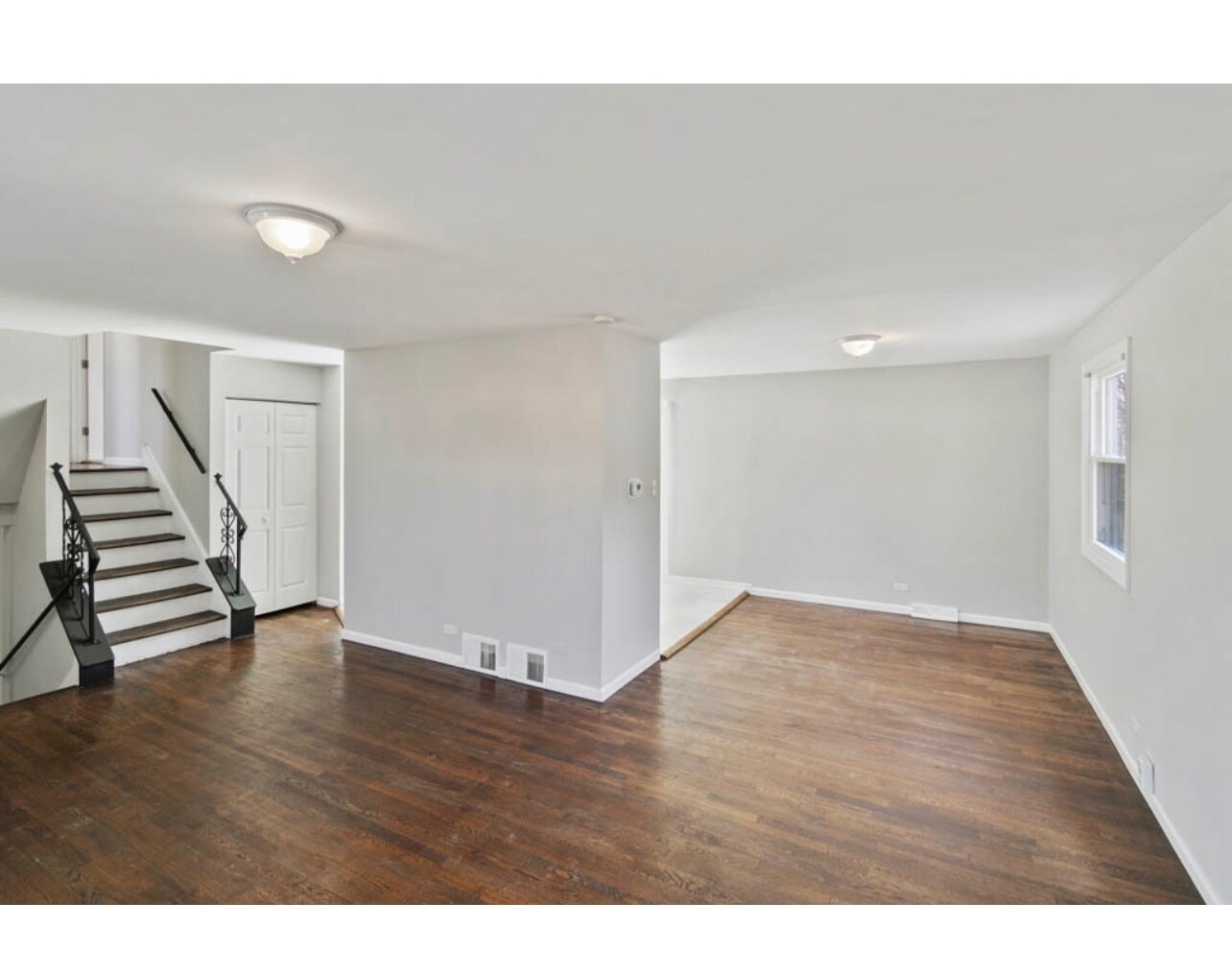 Living room - 3421 Birchwood Dr