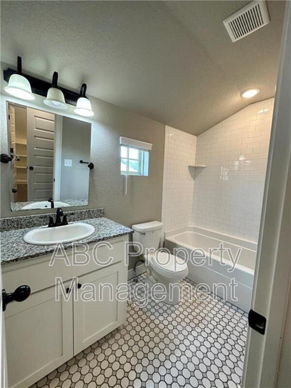 Building Photo - 3819 W Maclura Way