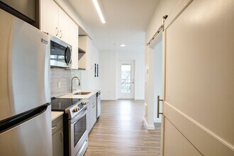 Building Photo - APP FEE SPECIAL: Stunning 1-Bedroom w W/D + Balcony Ready Soon!