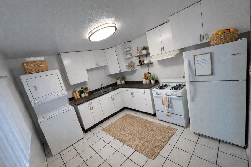 Building Photo - 911 E 10th St