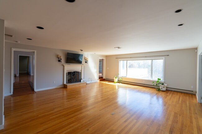 Building Photo - 363 Blackstrap Rd