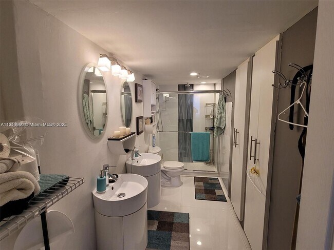 Building Photo - 2030 S Ocean Dr