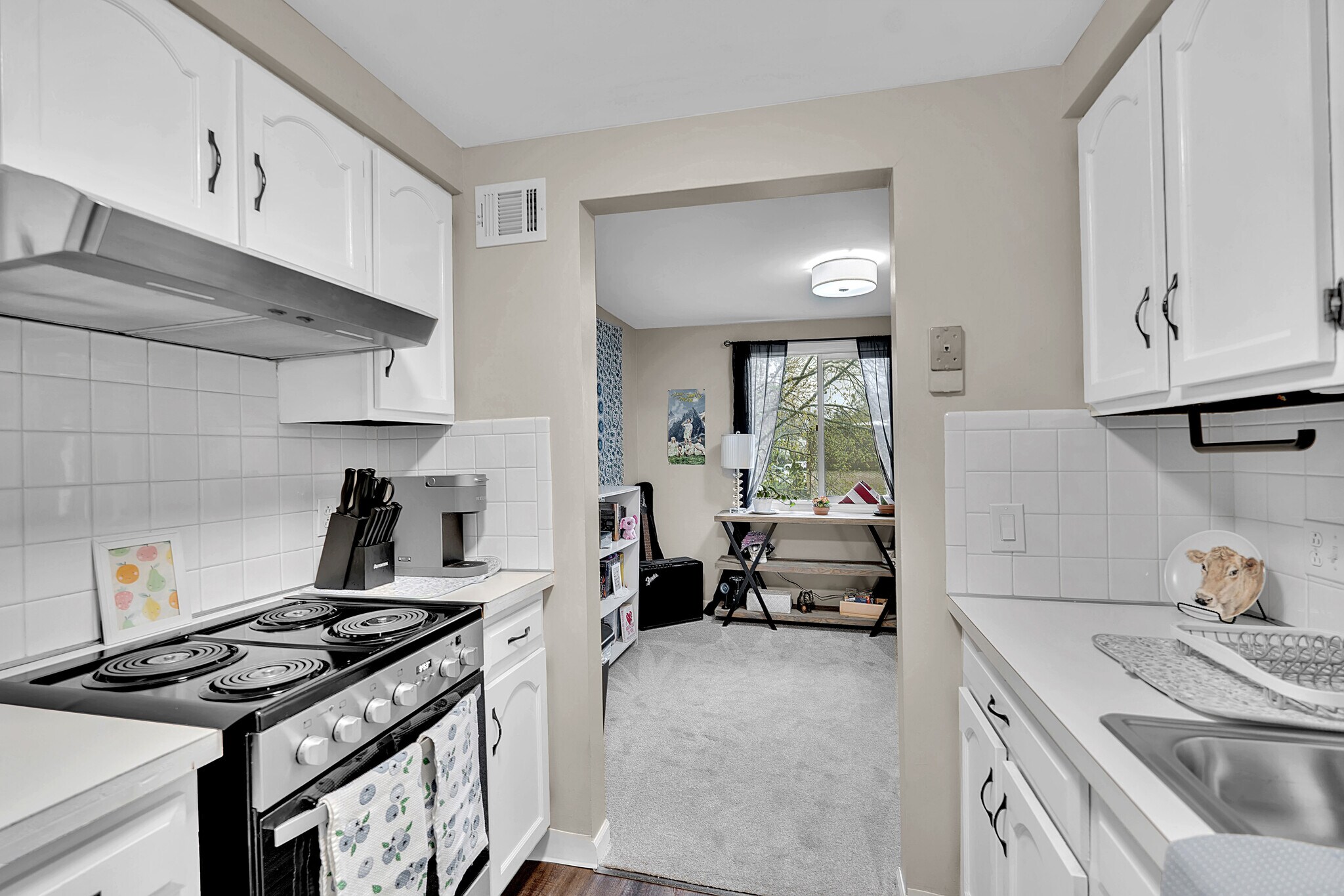 Building Photo - 225 Charter Oaks Dr