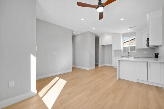 Building Photo - 1318 Malachite Ave