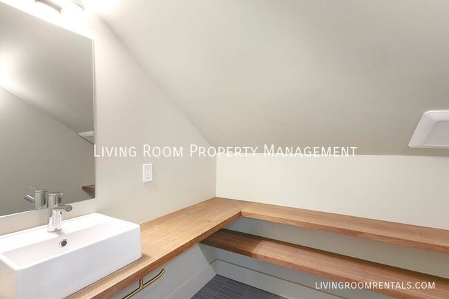 Building Photo - 5119 NE 27th Ave