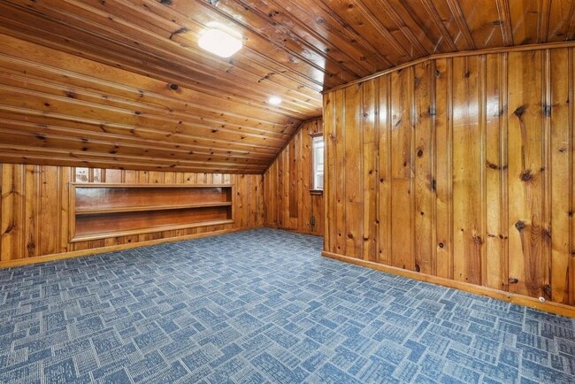 Building Photo - 482 S Elm St