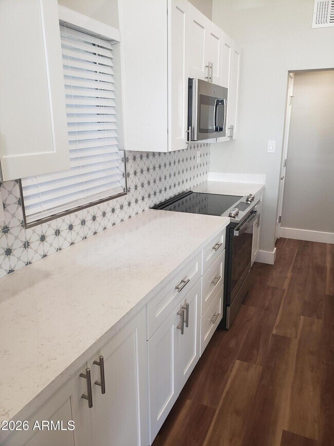 Building Photo - 301 W Medlock Dr