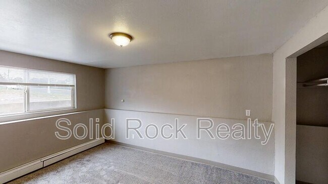 Building Photo - 335 Ruskin Dr