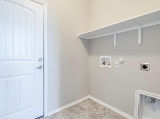 Building Photo - 9011 Pin Brush Dr