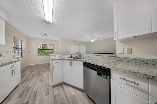Building Photo - 9999 Summerbreeze Dr