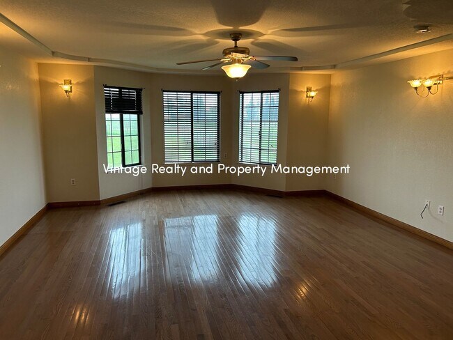 Building Photo - Available Soon!! Extra Big 5 Bedroom Country Home That You Have To See!!!