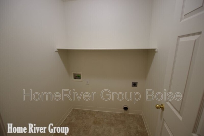 Building Photo - 793 Triumph Dr