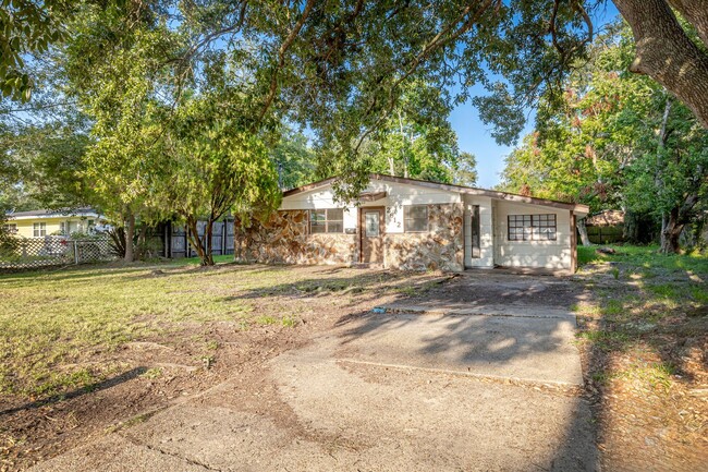 Building Photo - Adorable 3 bedroom ready to rent!