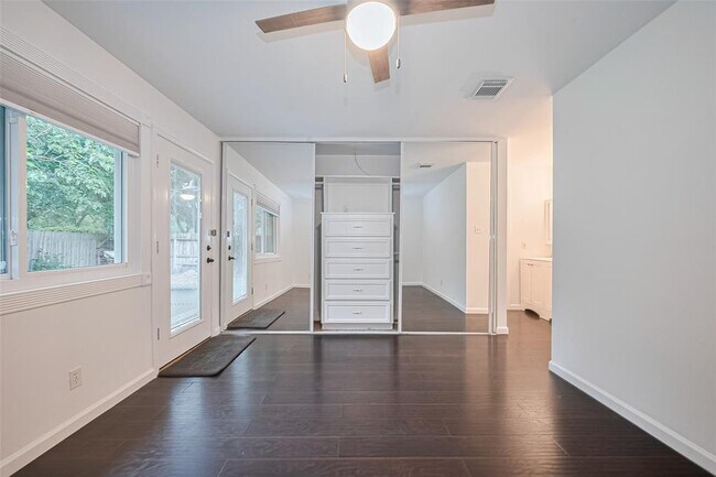 Building Photo - 3407 Hillstone Dr