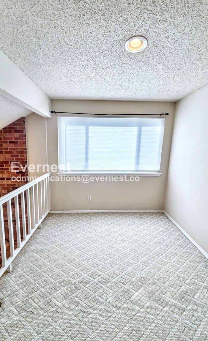 Building Photo - 18618 E Grand Cir