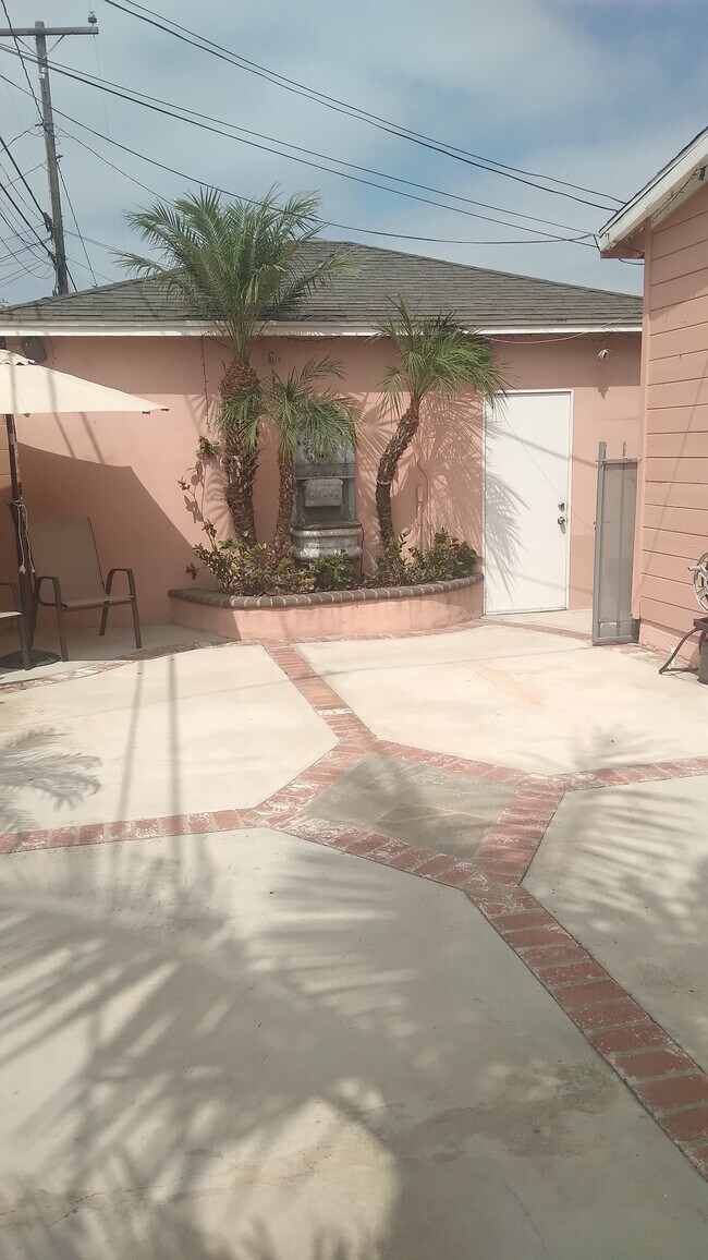 Building Photo - 2724 W Caldwell St