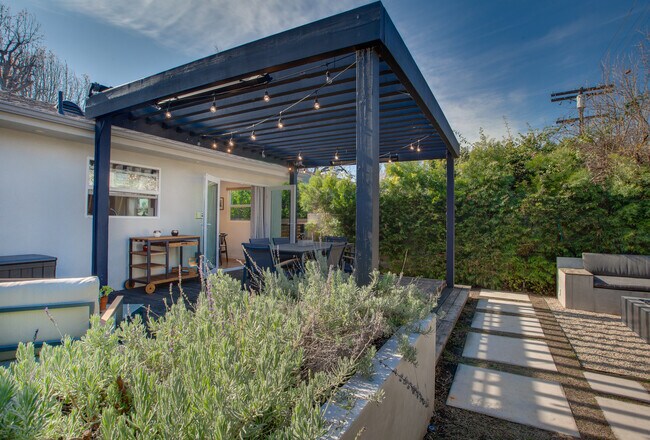 Building Photo - 12945 Welby Way