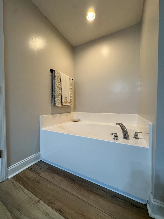 Building Photo - 127 Lee Rd 2181