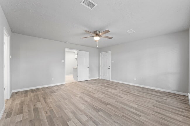 Building Photo - 10422 Rockcrest Rd