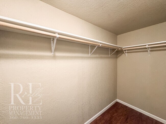 Building Photo - Bright & Spacious Split-Level Home with Gourmet Kitchen, Skylight & Expansive Yard