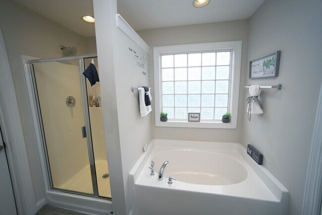 Building Photo - 709 Lone Pine Loop