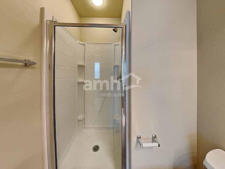 Building Photo - 16282 W Mercer Ln