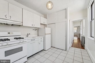Building Photo - 921 Christian St