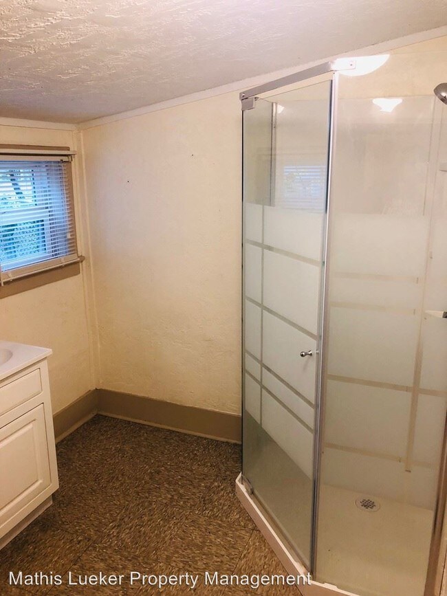 Building Photo - 2 br, 1 bath House - 922 N. Webster #1