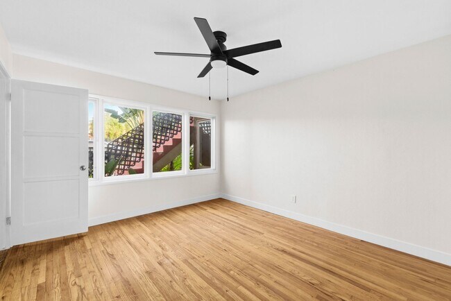 Building Photo - 2BR Coastal La Jolla Apartment | Steps to Windansea Beach