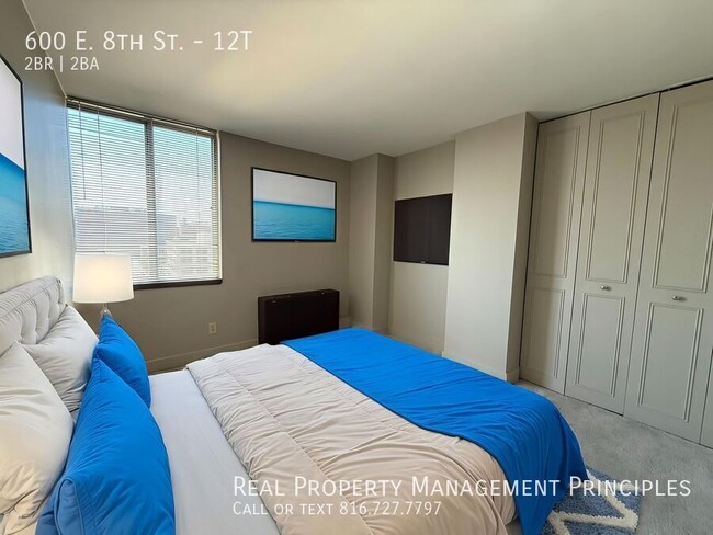 Building Photo - 600 E 8th St