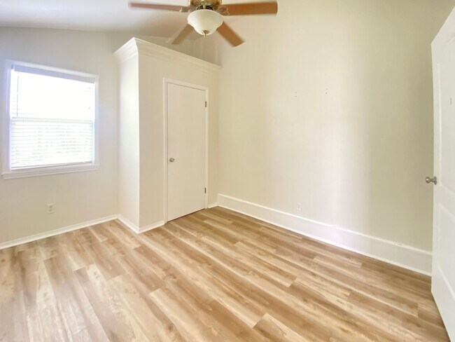 Building Photo - 3/2 Beachside Bungalow with Garage!