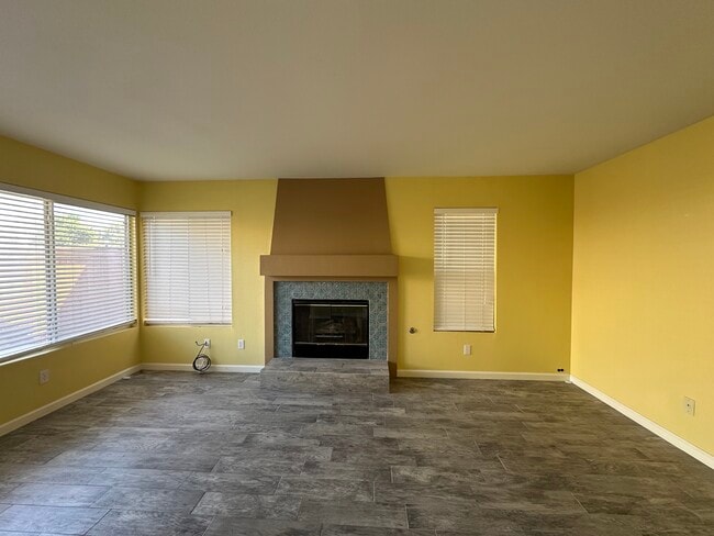 Building Photo - 1217 Eastbrook Dr