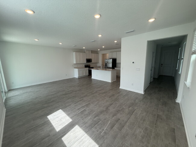 Building Photo - 6850 Rhapsody Rd