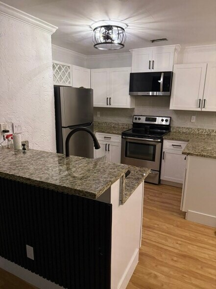 Building Photo - 996 Wuthering Way