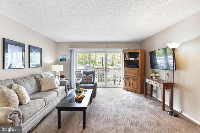 Building Photo - 14 Cheverny Ct