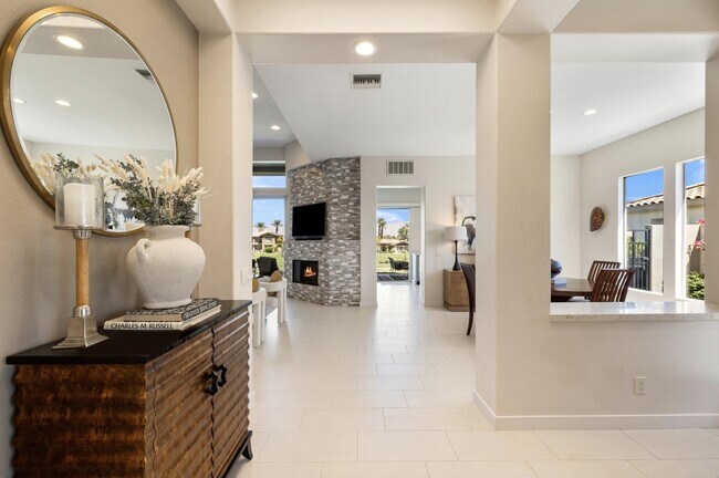 Building Photo - 502 Desert Holly Dr