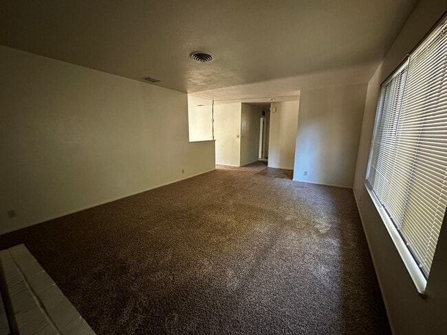 Building Photo - South Redding Home