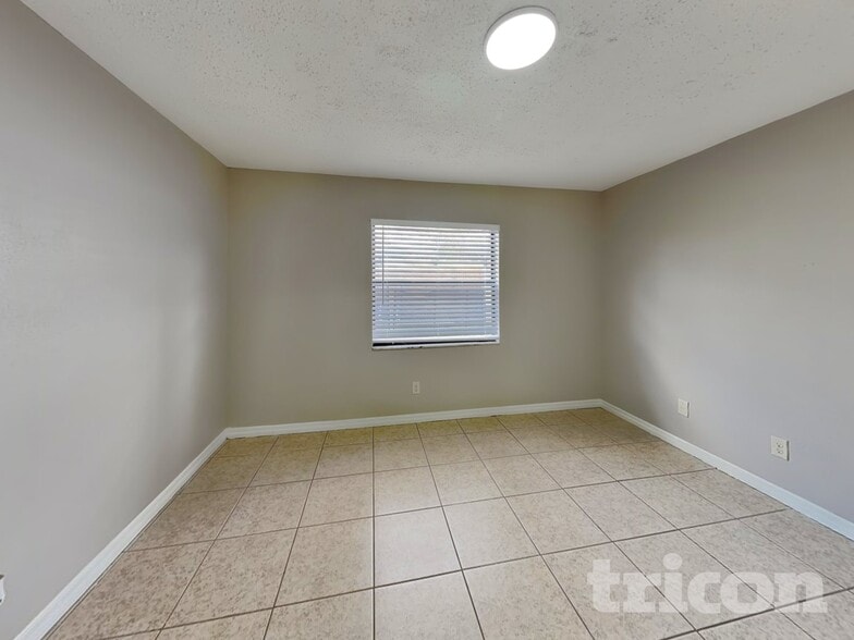 Building Photo - 818 Tarawood Ln