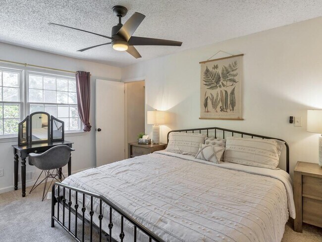 Building Photo - 2790 Farmstead Rd