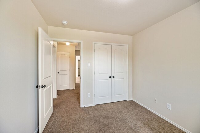 Building Photo - AVAILABLE NOW! Beautiful 3 Bedroom Duplex located in Lavon,Texas!