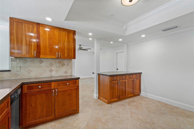 Building Photo - 5206 Cleveland St