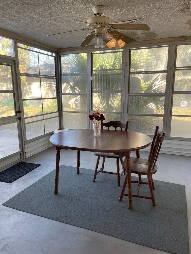 Building Photo - Spacious two bedroom two bath one car garage great location