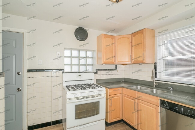 Building Photo - 1306 Sheridan Dr