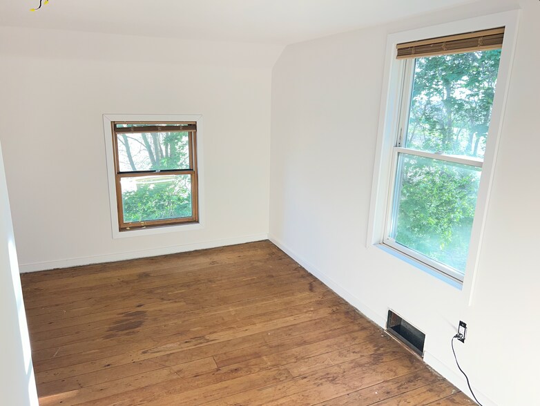 2nd floor sw bed - 15791 N 2700 East Rd