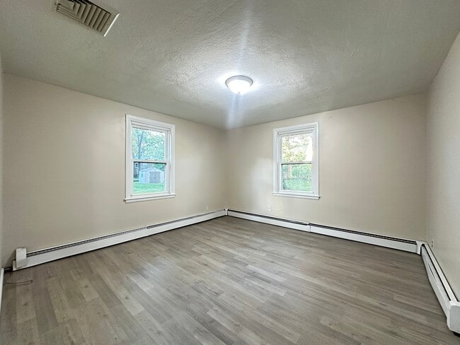 Building Photo - 135 S Pierce Rd